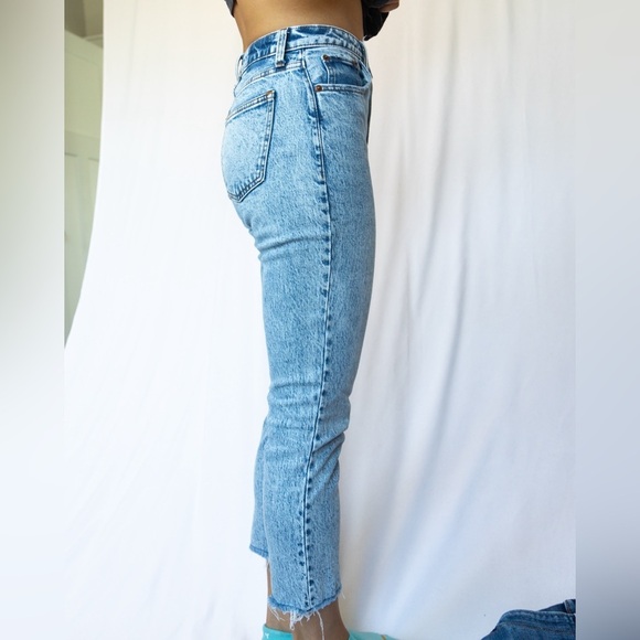 The Abercrombie High Rise Mom jean - Picture 6 of 11